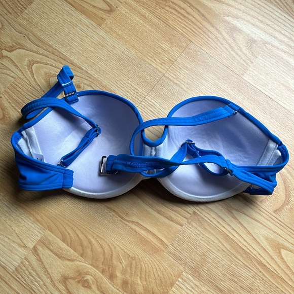 Bright Blue Strappy Bikini 🌊 - Picture 3 of 7